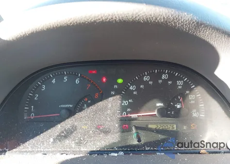 2004 Toyota Camry Le V6 z USA, uszkodzony, nr VIN 4T1BF32KX4U570105